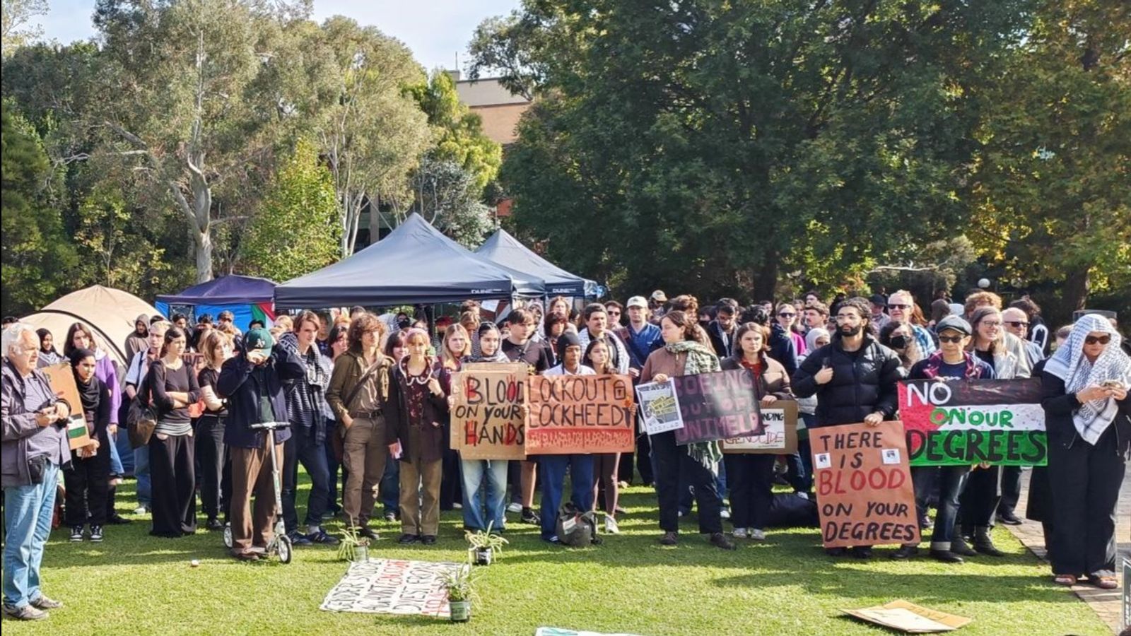 オーストラリアの大学がジェノサイド反対の学生キャンプの解体を開始
