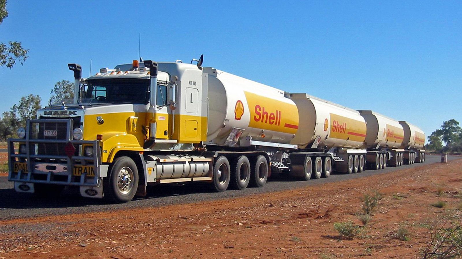 War-driven fuel crisis threatens recession in Australia