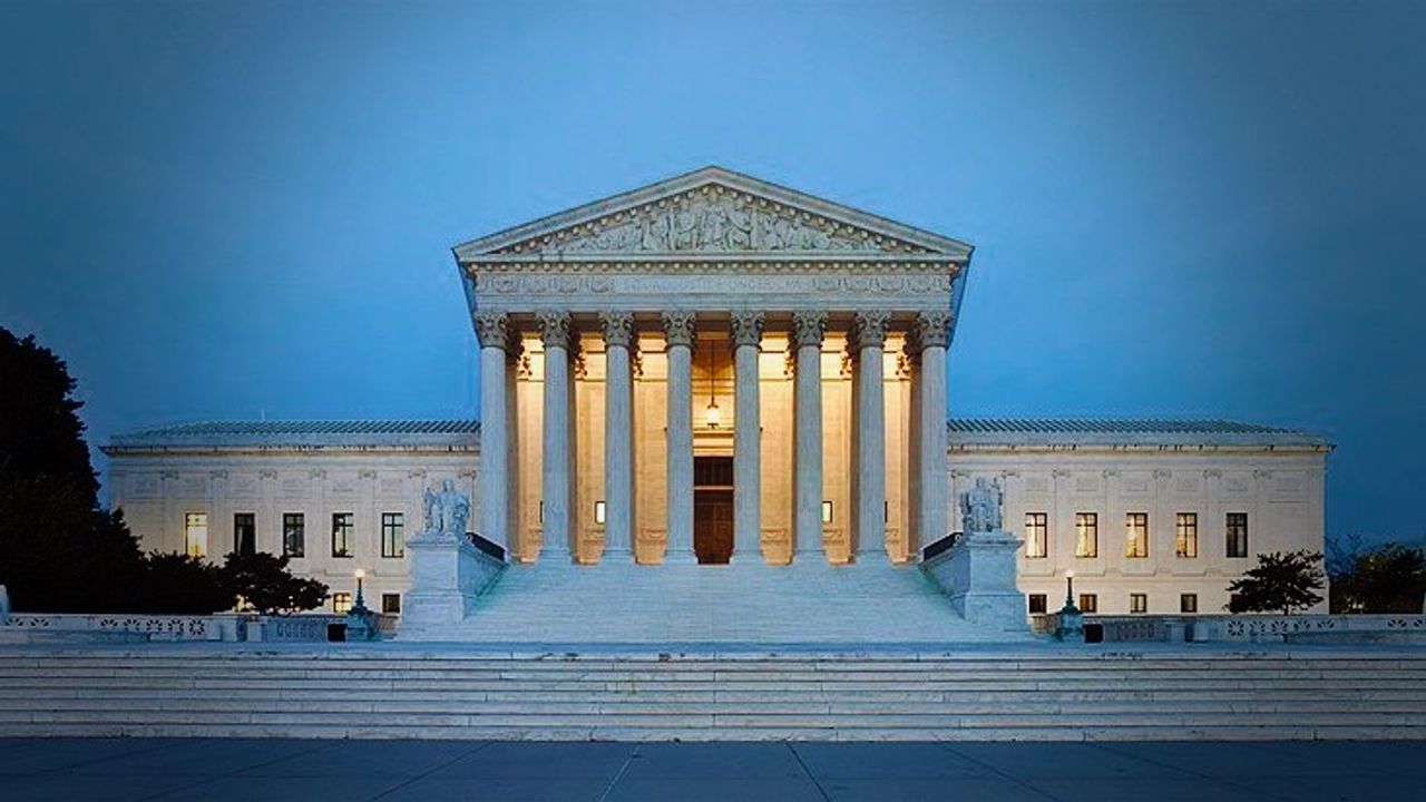 Democrats capitulate as Republicans secure votes to install far-right