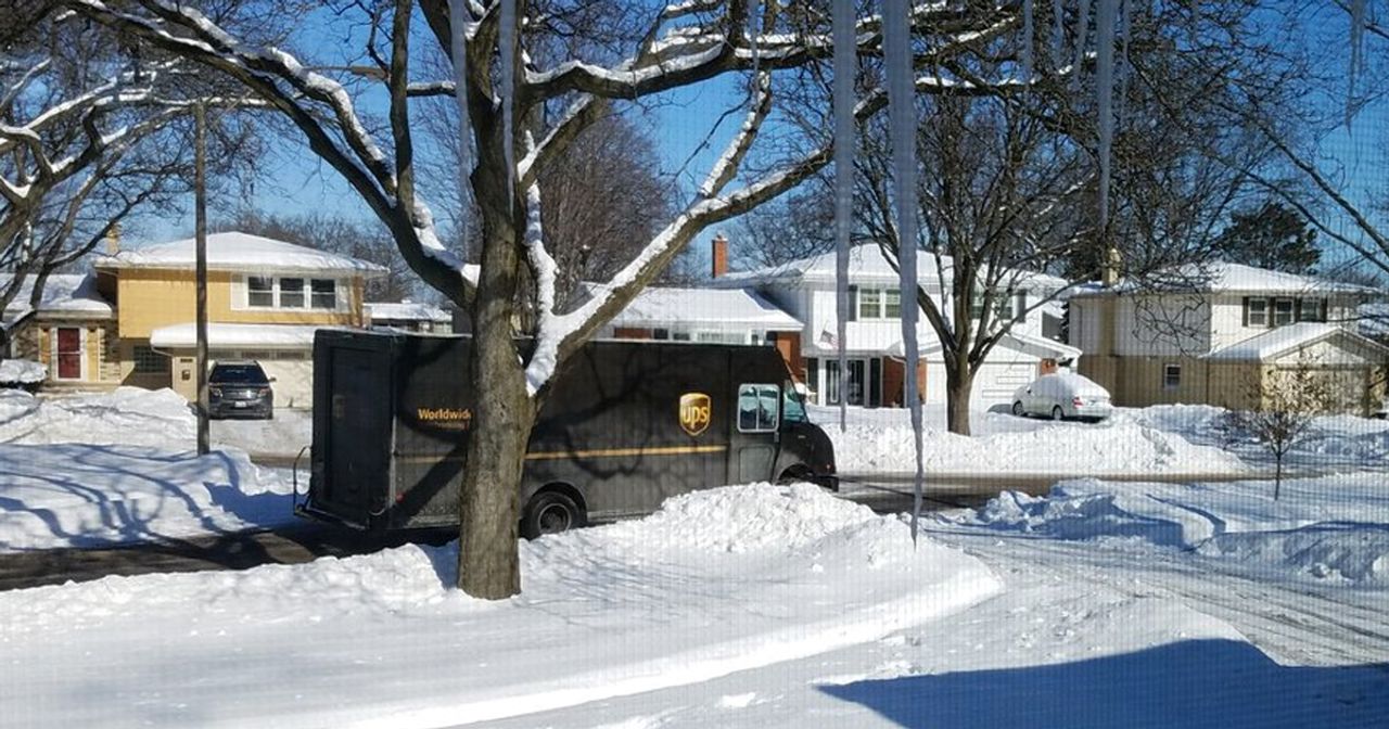 FedEx, UPS workers outraged after Illinois truck driver