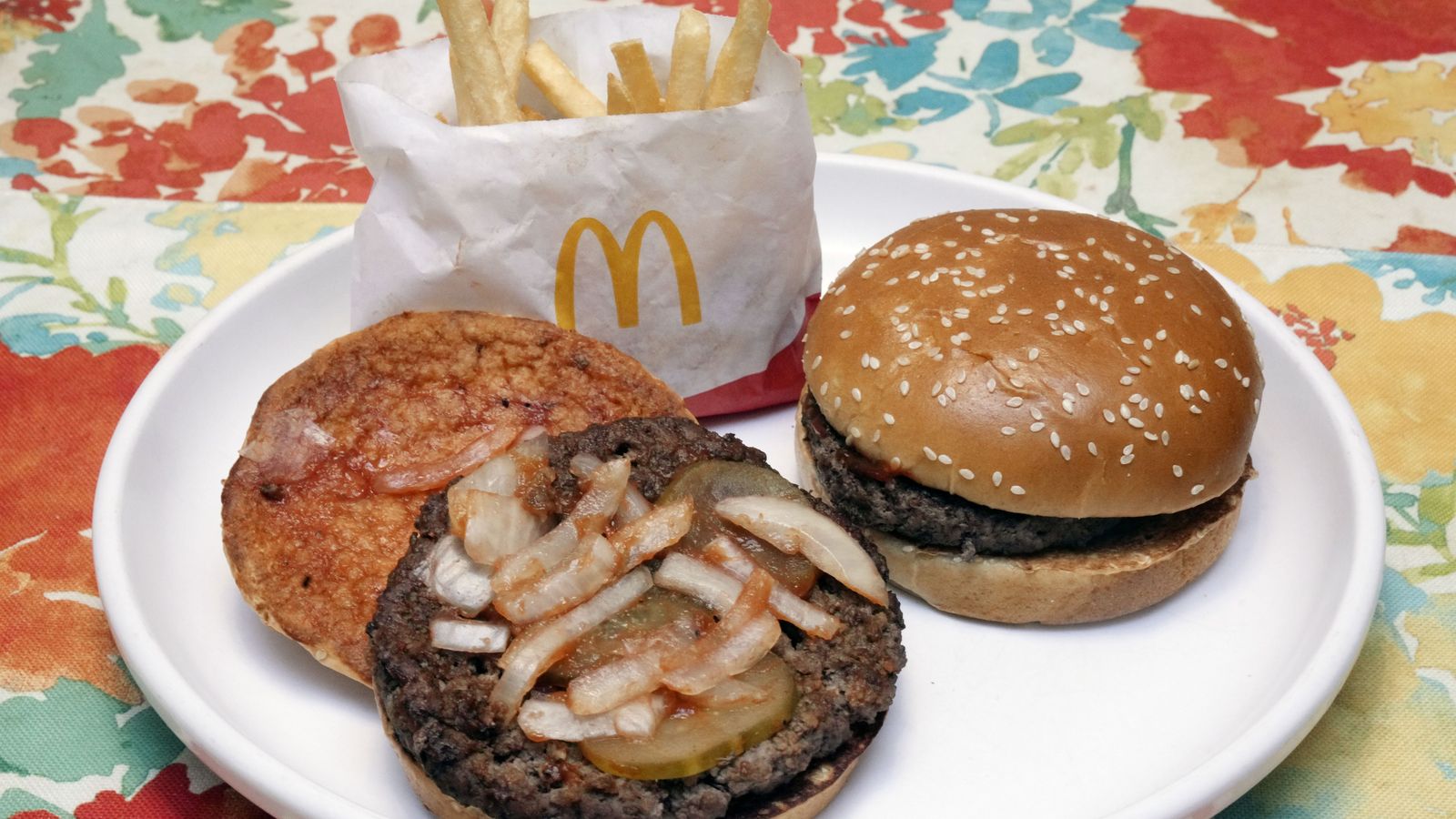 マクドナルドの大腸菌集団発生でこれまでに75人以上が感染、1人が死亡