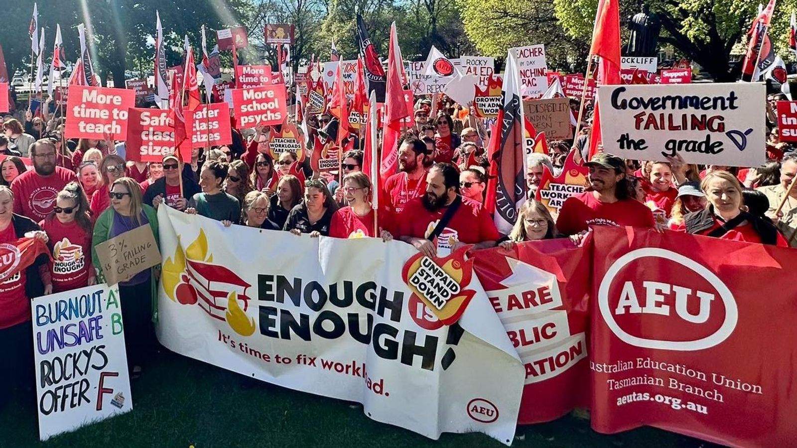 Australian teachers fight wage cuts and austerity demands