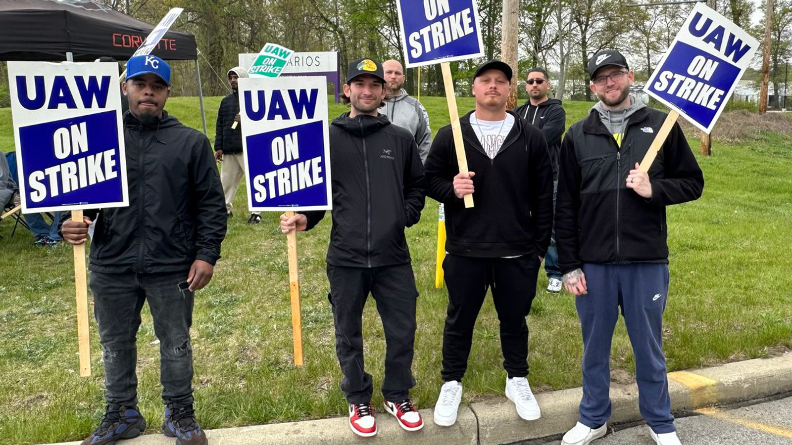 Clarios workers return to work, angered over UAW sellout of their strike