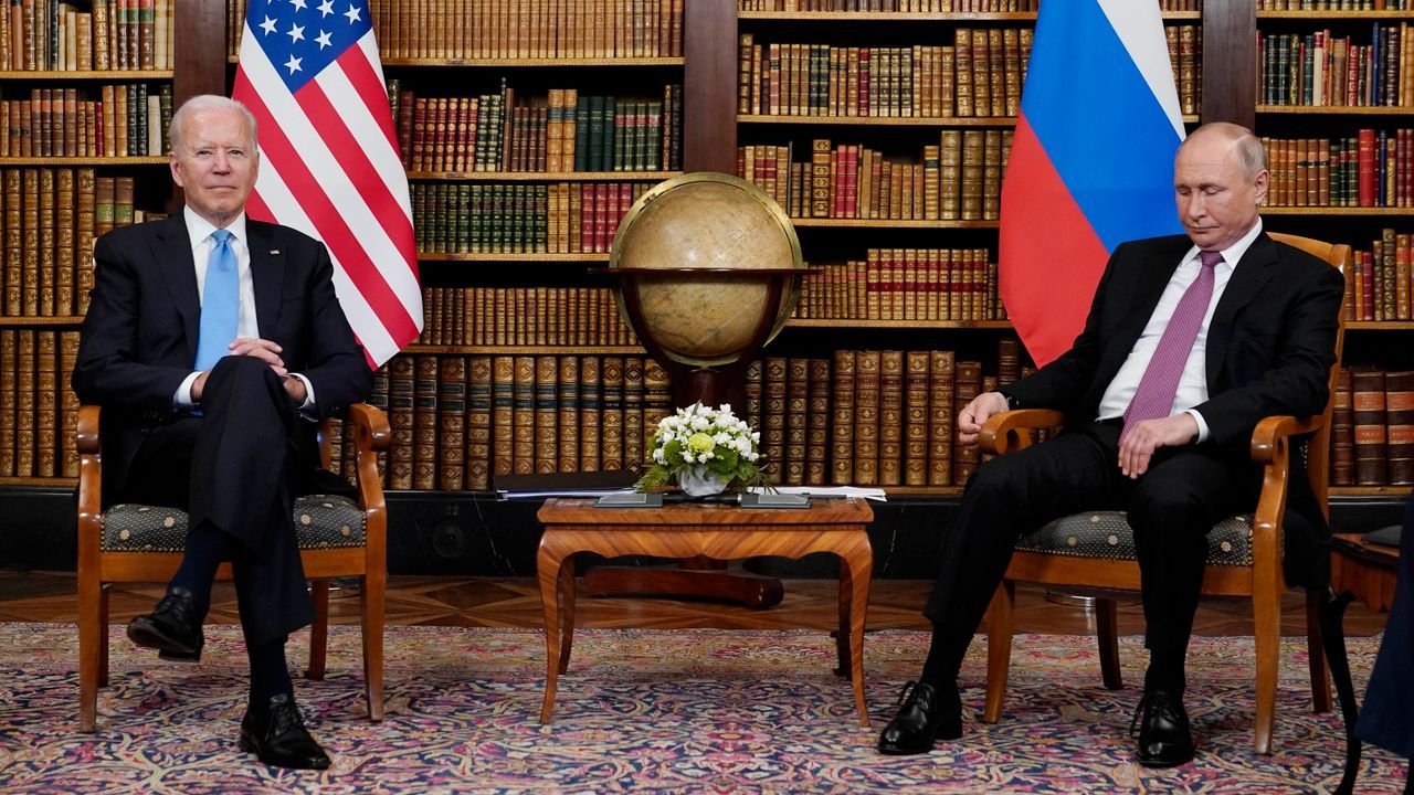Bei einem Treffen mit Putin drohte Biden mit Wirtschaftssanktionen und einer Neupositionierung der NATO-Truppen