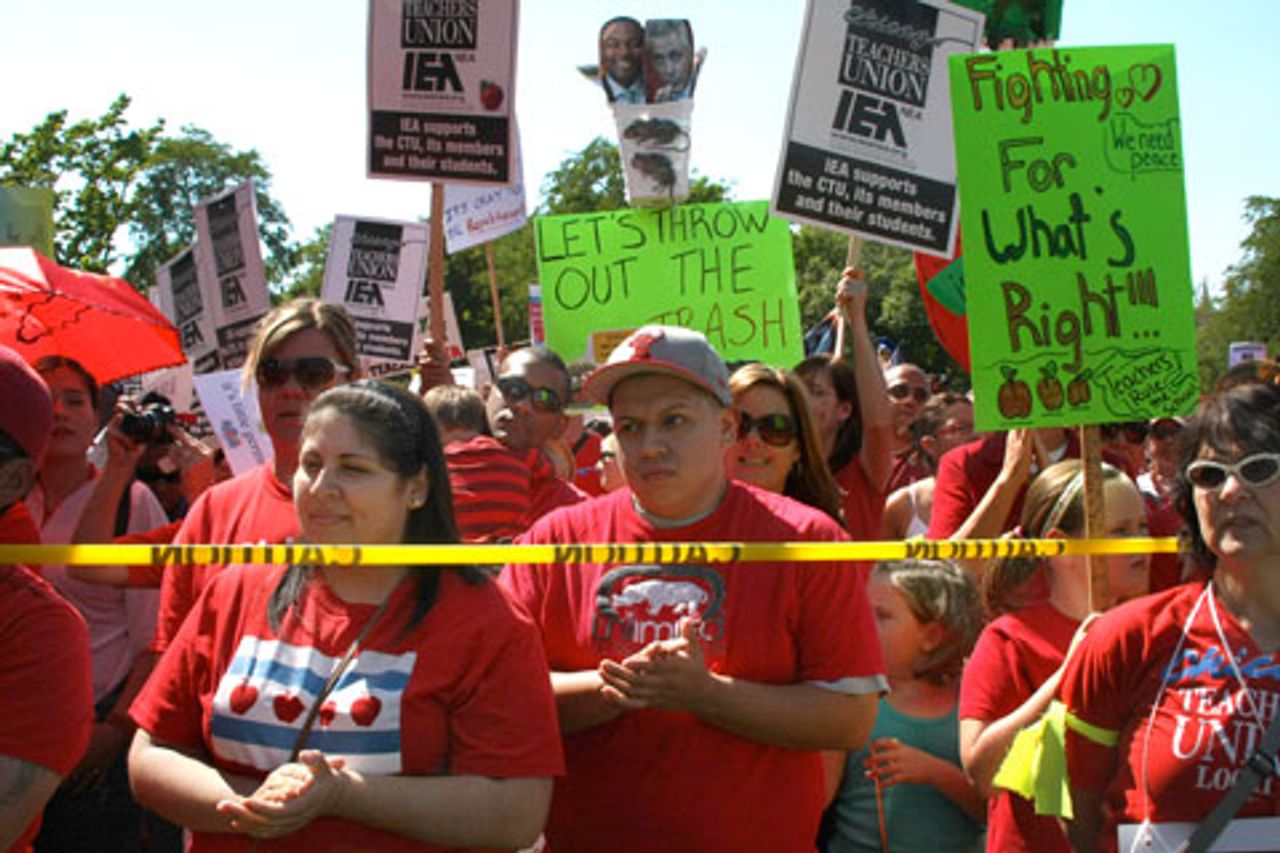 Streikende Lehrer bei der Demonstration am Samstag.