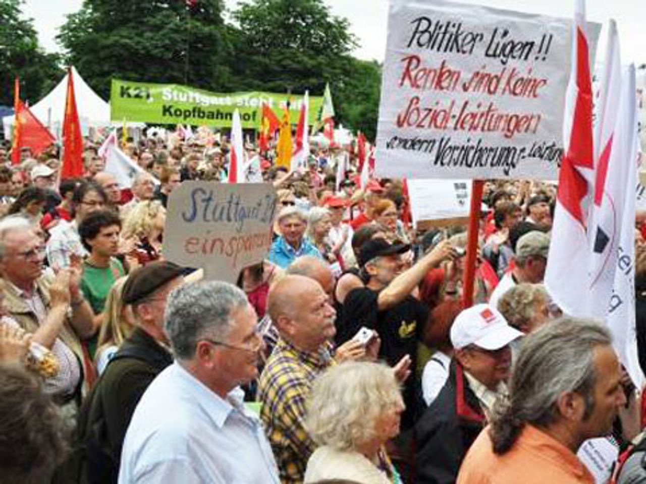 Kundgebung auf dem Stuttgarter Schlossplatz