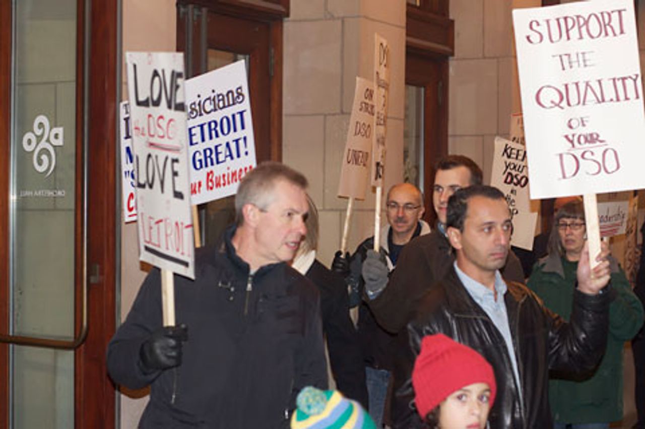 Musiker auf Streikposten vor der Orchestra Hall in Detroit