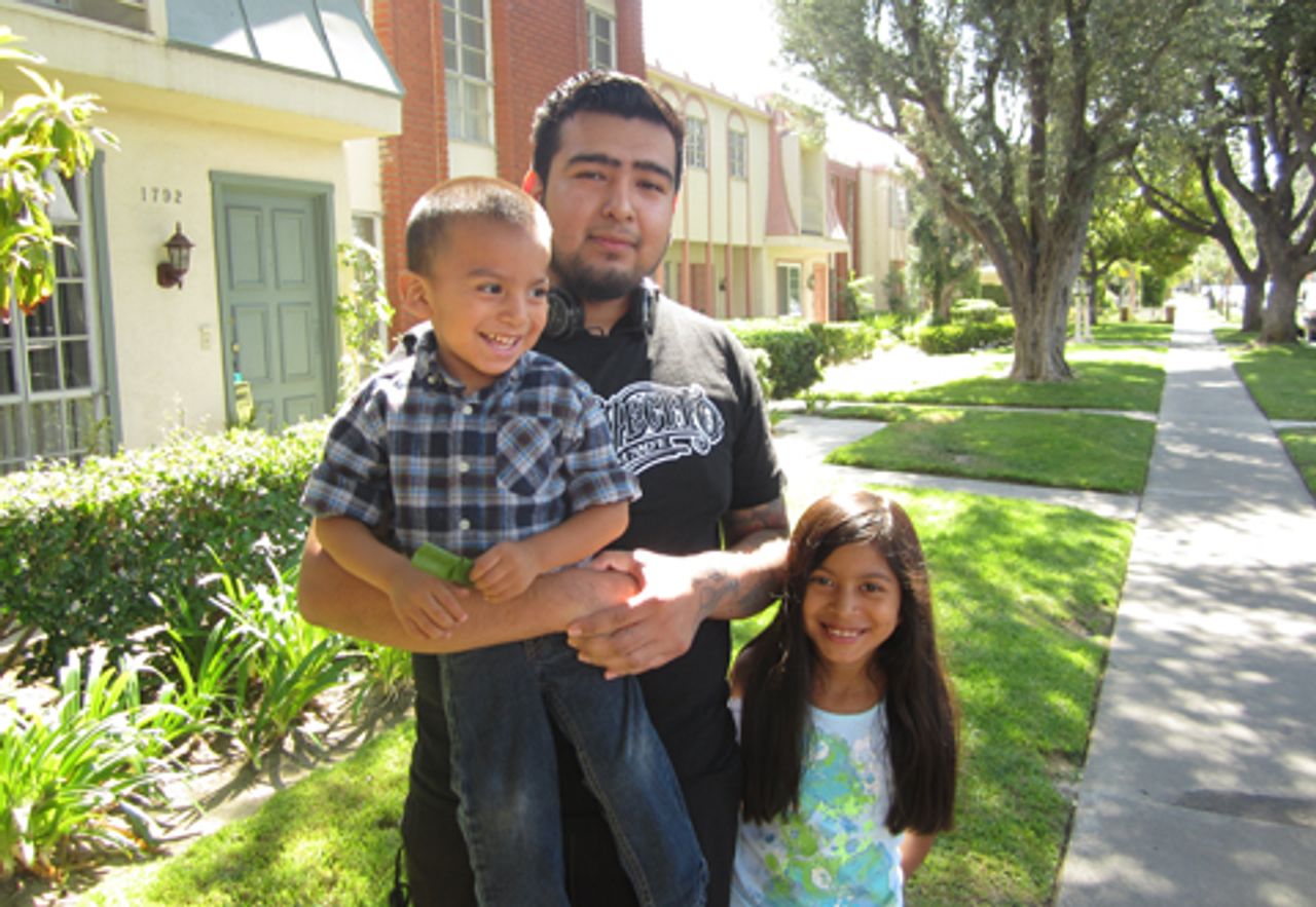 Alex Lopez mit Diana (8) und Eduardo (3)