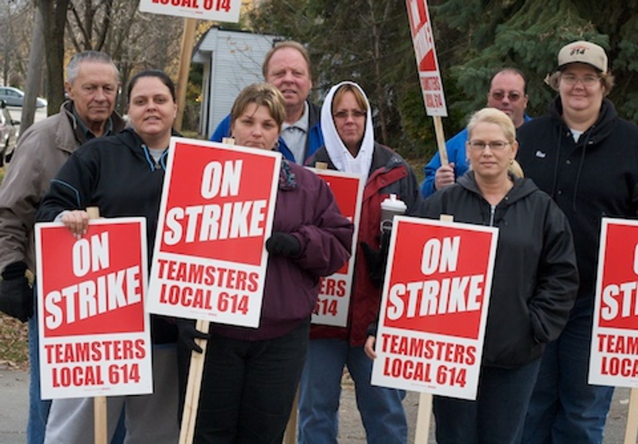 Resultado de imagen para pictures of people on strike