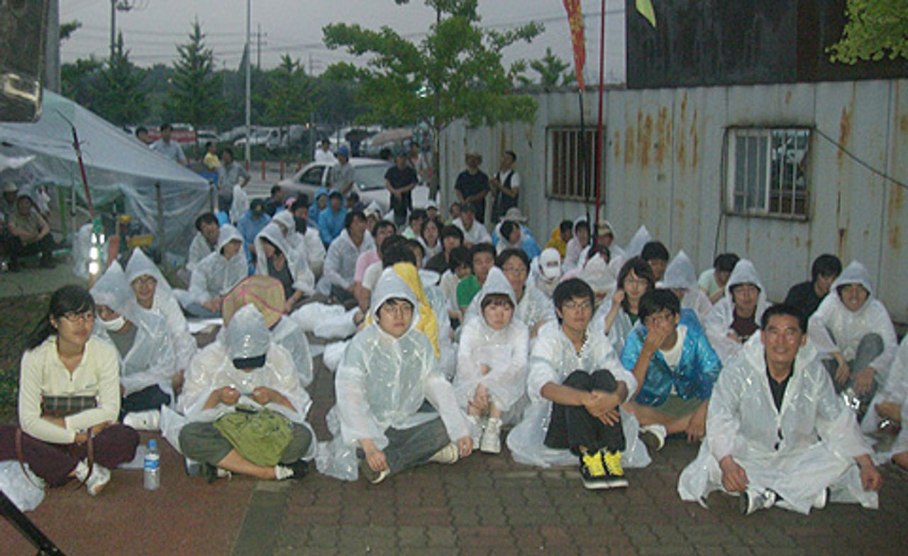 A group of Ssangyong occupation supporters
