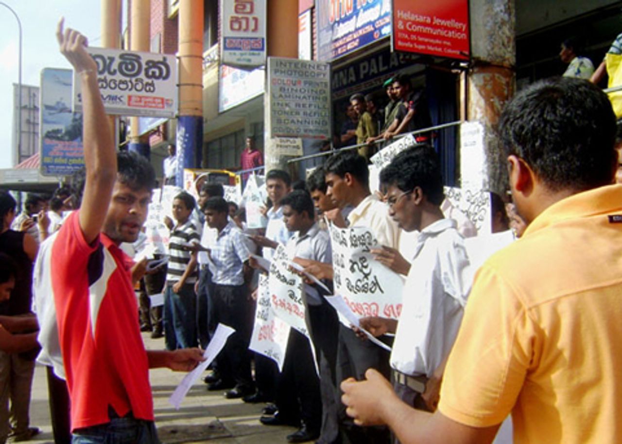 Indigenous medicine faculty students picket in central Colombo