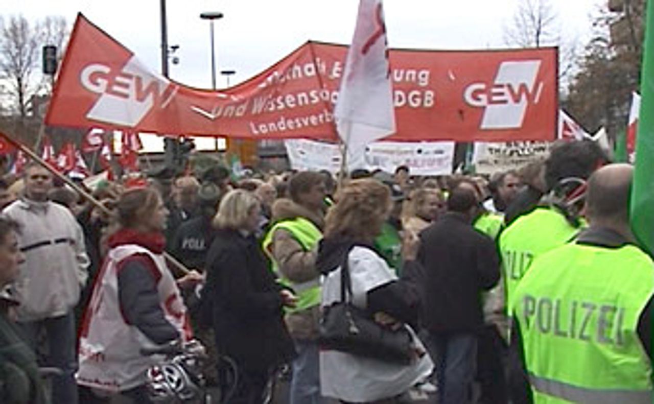 Berlin Teachers denounce union leaders over contract deal
